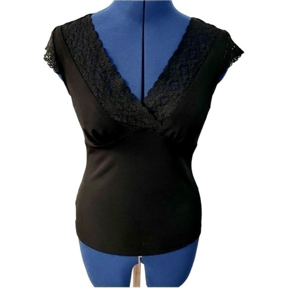 Wrapper - Black 4-Way Stretch Top with Lace - Medium